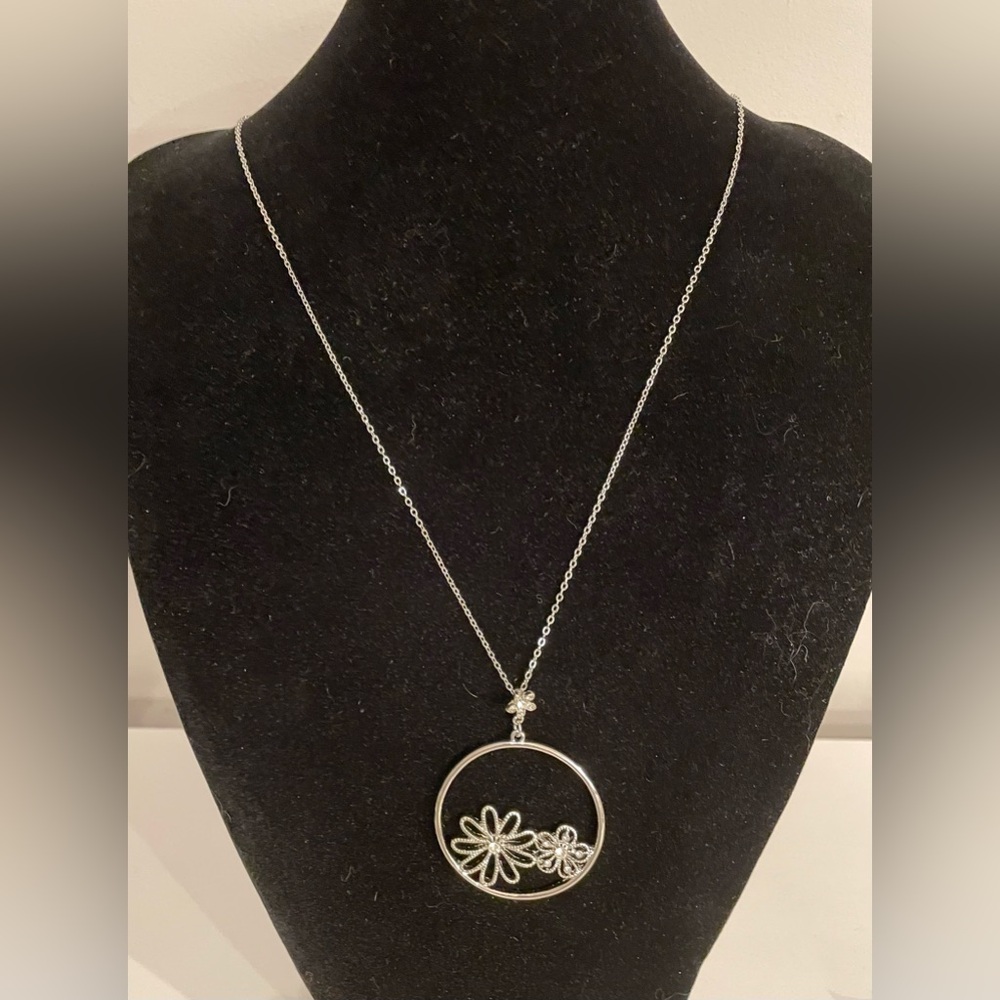Ricki's Silver Tone Floral Circle Necklace NWT